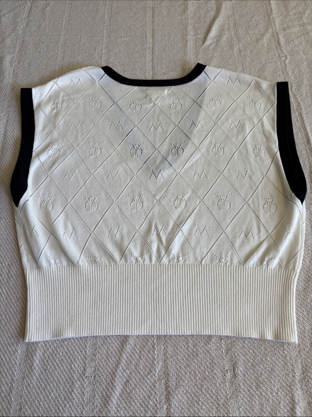 MAEVE Anthropologie
Women's V-neck Pullover Vest
White/Navy Blue Trim Size L - Picture 14 of 16